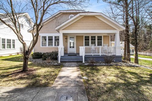 8 Georgia Ct, Pentwater, MI, 49449-9535 | Card Image