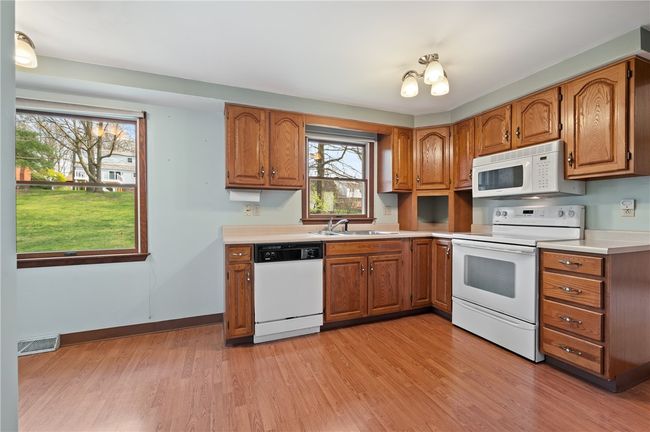 201 Cameron Dr, House other with 3 bedrooms, 3 bathrooms and 2 parking in Irwin PA | Image 10