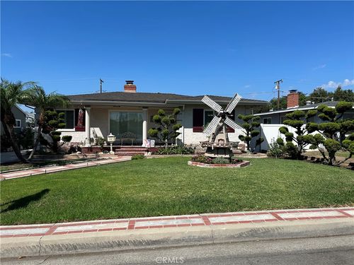 8621 Calmada Ave, Whittier, CA, 90605-1523 | Card Image