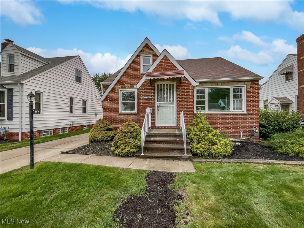 Tuxedo Ave, Cleveland, OH 44134