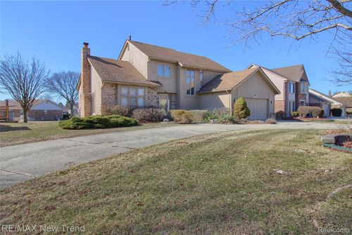30301 Essex Dr, Farmington Hills, MI, 48331-1865 | Card Image