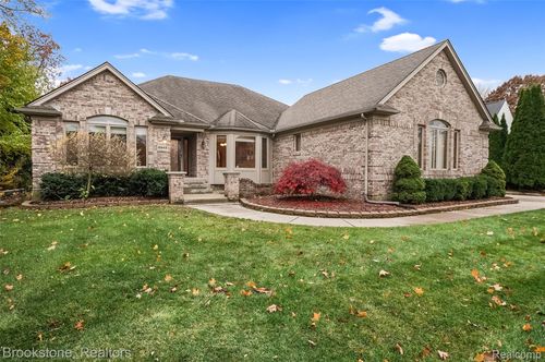 8948 Chestnut Run Dr, Shelby Township, MI, 48317-1733 | Card Image