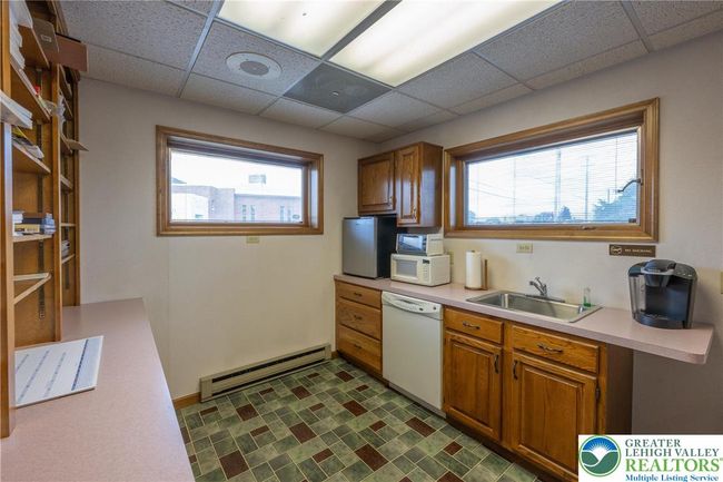 233 Pershing Blvd, Home with 0 bedrooms, 0 bathrooms and 6 parking in Whitehall PA | Image 32