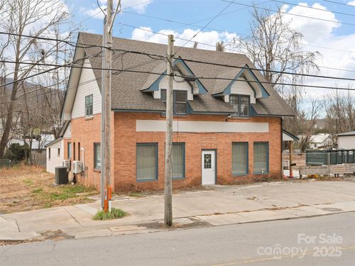 595 N Main St, Waynesville, NC, 28786-3817 | Card Image