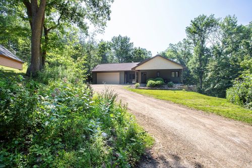 8552 805th St, River Falls, WI, 54022-4242 | Card Image
