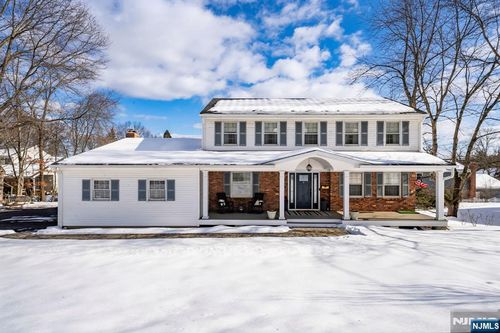 18 Laura Ln, Park Ridge, NJ, 07656-1906 | Card Image