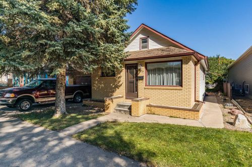 1070 Queen St Se, Medicine Hat, AB, T1A1B2 | Card Image