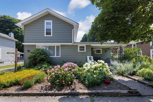 9 Division St, North East, PA, 16428-1301 | Card Image
