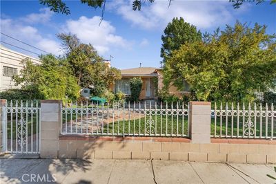 S 2nd Street, Home with 4 bedrooms, 2 bathrooms and 3 parking in Montebello CA | Image 3