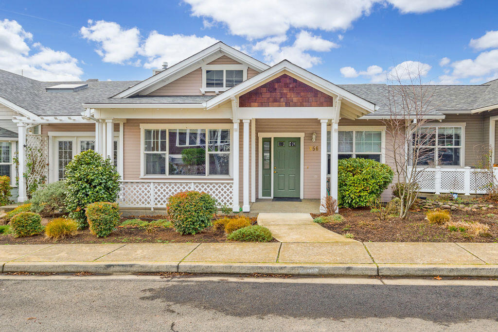 Mountain Meadows Dr, Ashland, OR 97520