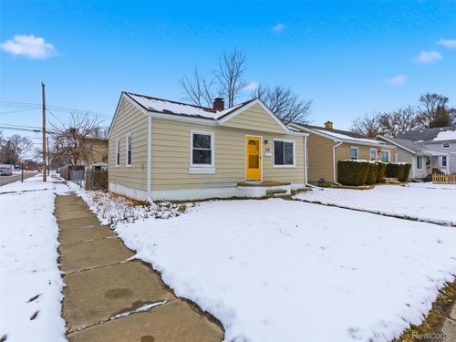 108 W Kalama Ave, Madison Heights, MI, 48071-3977 | Card Image