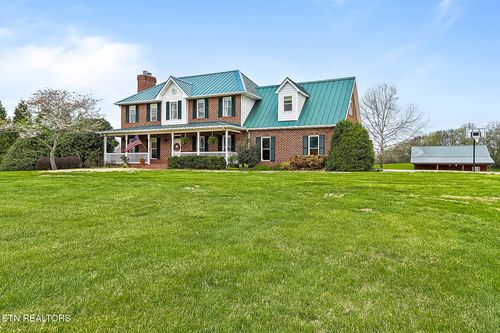 8660 Shackleford Ln, Strawberry Plains, TN, 37871-1043 | Card Image