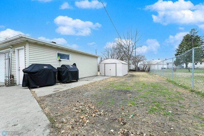 Large backyard | Image 15