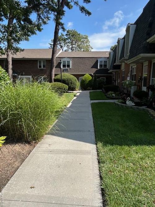 apt-f9-18 Glen Hollow Dr, Holtsville, NY, 11742-2410 | Card Image