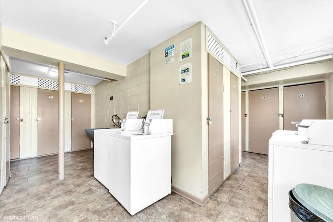 Coin Laundry | Image 14