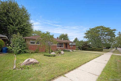 24755 Hill Ave, Warren, MI, 48091-4459 | Card Image