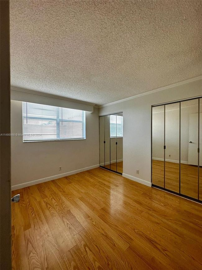 APT-5N - 480 Executive Center Dr, Condo with 2 bedrooms, 2 bathrooms and null parking in West Palm Beach FL | Image 10
