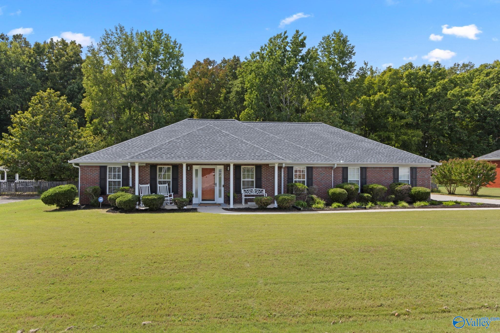Edgebrook Dr, Ardmore, AL 35739