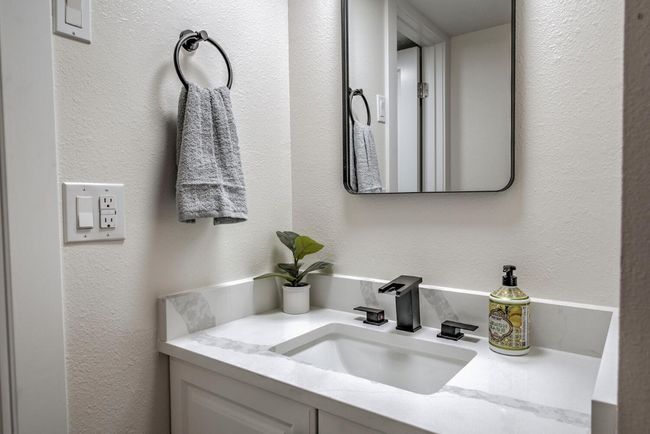 Bathroom vanity | Image 20