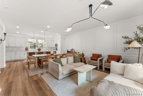 427 Omega Gln, Escondido, CA, 92025-6671 | Card Image