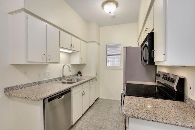 APT-103 - 106 E 30 Th St, Condo with 2 bedrooms, 2 bathrooms and 2 parking in Austin TX | Image 5