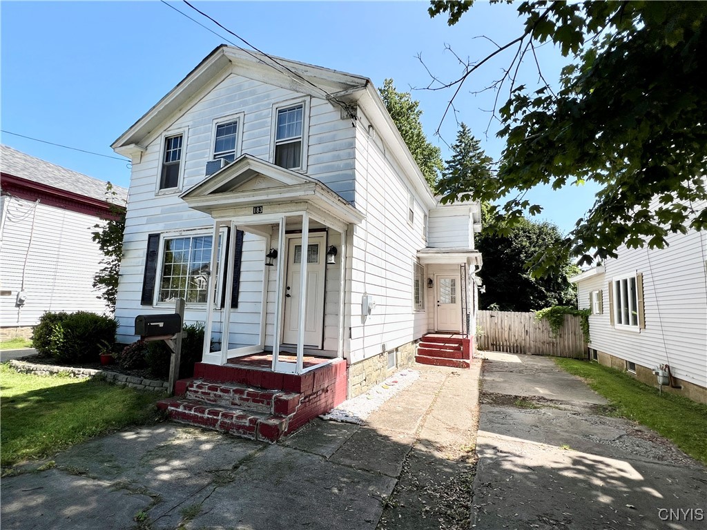 Duer St, Oswego, NY 13126