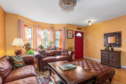 8439 130th St, Kew Gardens, NY, 11415-2812 | Card Image