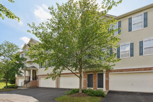 1911 Indian Hill Ln, Aurora, IL, 60503-3637 | Card Image