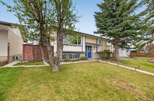 35 Queen Isabella Close Se, Calgary, AB, T2J3R2 | Card Image
