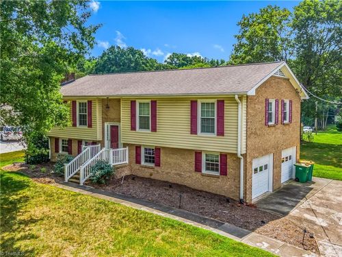 2758 Park Oak Dr, Clemmons, NC, 27012-8619 | Card Image
