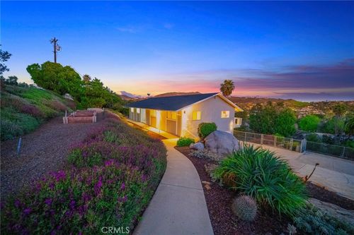 358 Sunrise Cir, Vista, CA, 92084-5834 | Card Image