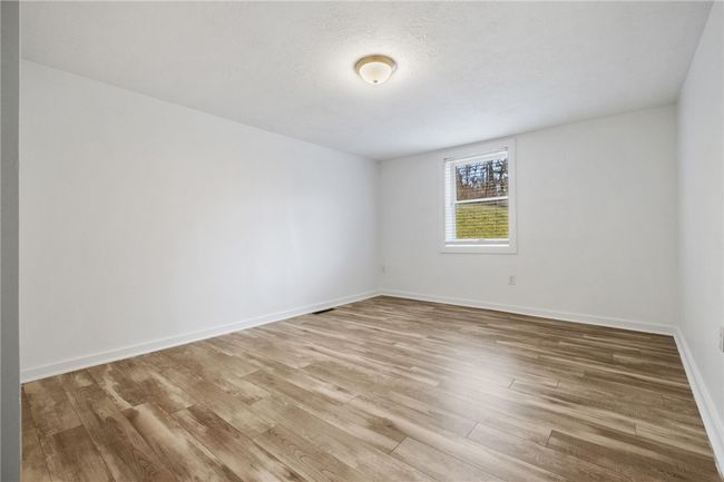 1028 Moon Run Rd, House other with 3 bedrooms, 3 bathrooms and 4 parking in Mc Kees Rocks PA | Image 17