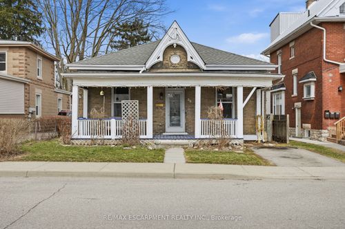 56 Victoria St, Brantford, ON, N3S3K2 | Card Image