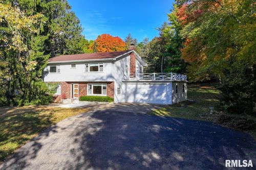 910 2nd Ave S, Clinton, IA, 52732-3534 | Card Image