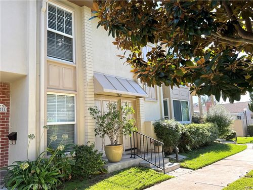 9695 Brookbay Cir, Huntington Beach, CA, 92646-7509 | Card Image