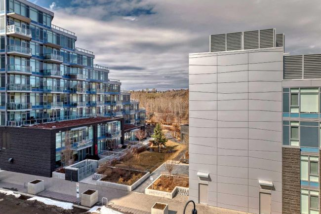 401 - 51 Waterfront Mews Sw, Home with 2 bedrooms, 2 bathrooms and 3 parking in Calgary AB | Image 18
