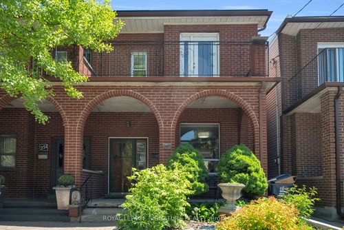 249 Clinton St, Toronto, ON, M6G2Y7 | Card Image