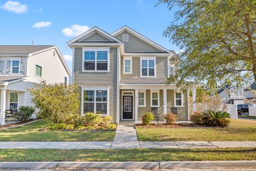 8 7th Ave, Bluffton, SC, 29910-8702 | Card Image