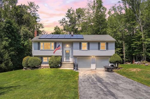 12 Talbot Dr, Pleasant Valley, NY, 12569-7625 | Card Image
