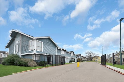apt-2800-8405 Wilcrest Dr, Houston, TX, 77072-4321 | Card Image