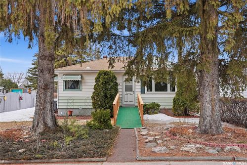 2204 York Ave, Saskatoon, SK, S7J1J1 | Card Image