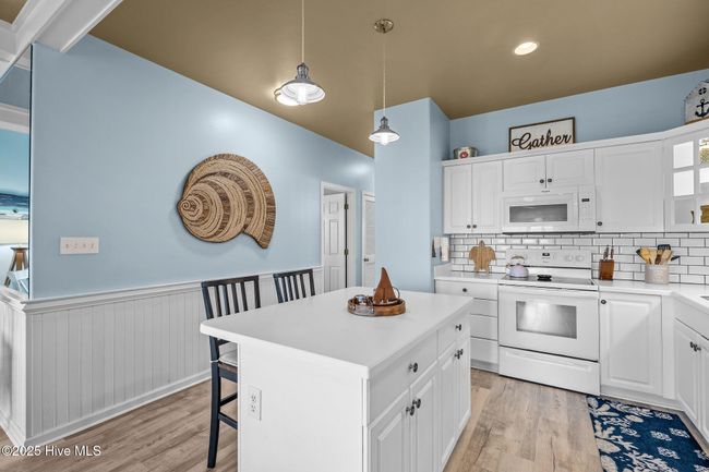 B2 - 2903 Pointe West Dr, Condo with 2 bedrooms, 2 bathrooms and null parking in Emerald Isle NC | Image 6