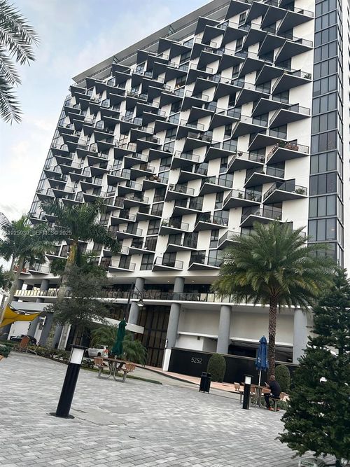 apt-706-5252 Nw 85th Ave, Doral, FL, 33166-5329 | Card Image