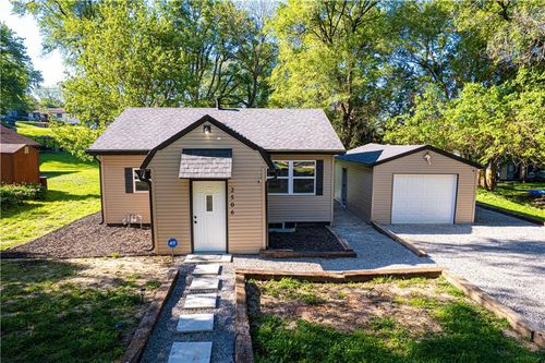 2506 Oak Street, St Joseph, MO, 64503 | Card Image