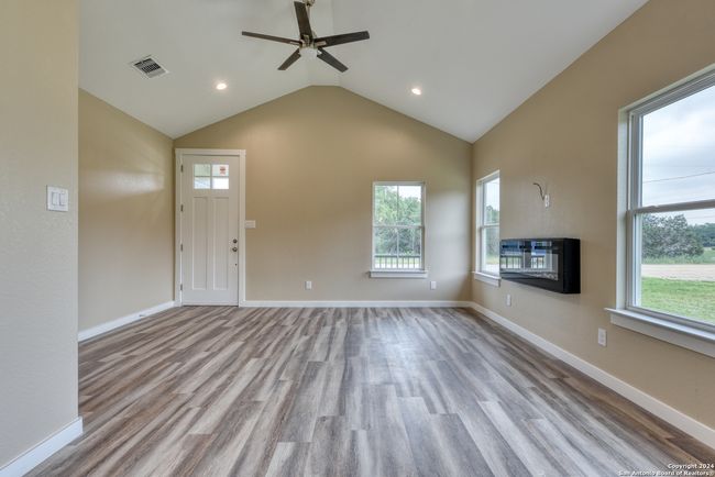 954 Ridge Trl, House other with 3 bedrooms, 2 bathrooms and null parking in Spring Branch TX | Image 6