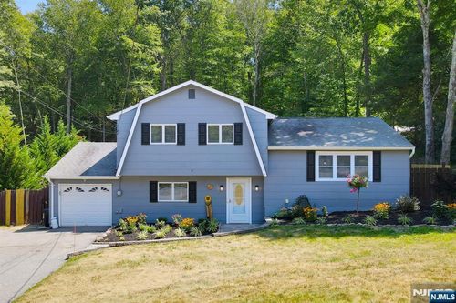 95 Morris Ave, West Milford, NJ, 07480-1120 | Card Image