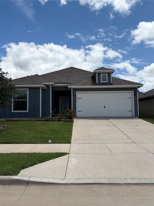 8228 Smokey Creek Pass, Fort Worth, TX, 76179-2762 | Card Image