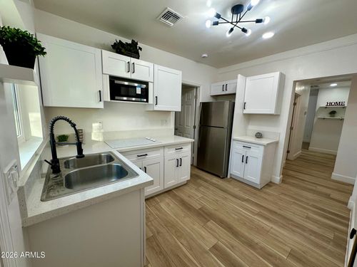 2-3125 E Oak St, Phoenix, AZ, 85008-2041 | Card Image
