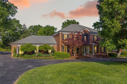 50 Lake Forest Dr, Richmond Heights, MO, 63117-1304 | Card Image