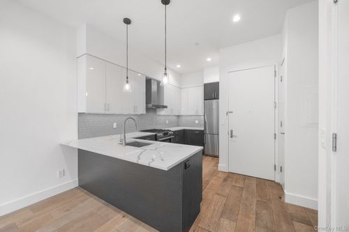 apt-3b-2633 28th St, Astoria, NY, 11102-4817 | Card Image